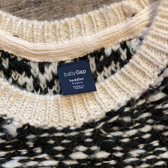 Gap sweater and jeans size 3 outfit - Picture 3 of 11